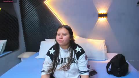 Snapshot of laia_and_aloby chatting on 07-14-26, 01:30 online show from 07-14-26, 01:30