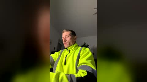 Snapshot of laichzeit1880 chatting on 04-16-26, 02:12 laichzeit1880 online show from 04-16-26, 02:12