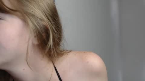 Snapshot of lailacuteee chatting on 06-14-26, 05:37 lailacuteee online show from 06-14-26, 05:37
