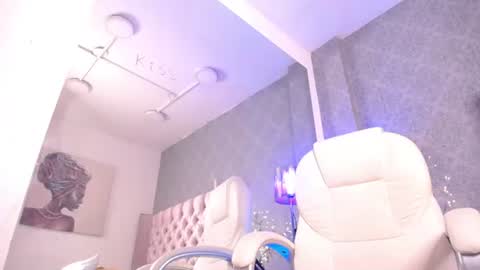 Laila Stilwills online show from 06-29-26, 10:15