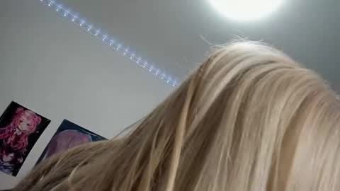 Kira online show from 05-15-26, 11:56