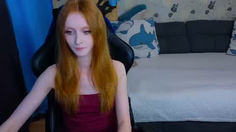 Snapshot of laksmrrr chatting on 06-28-26, 05:19 Lu Alex online show from 06-28-26, 05:19