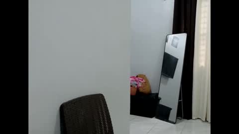 Snapshot of lalaineexx chatting on 02-20-26, 08:27 Bellaaa 333 online show from 02-20-26, 08:27