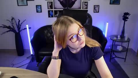 lana online show from 06-11-26, 10:24