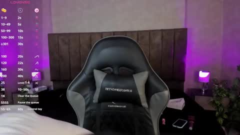 Snapshot of lanamills_ chatting on 09-27-25, 05:12 Lana online show from 09-27-25, 05:12