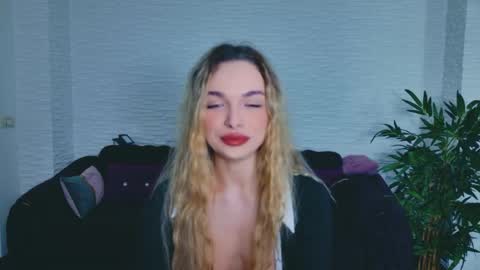 Lanna online show from 04-15-26, 07:32