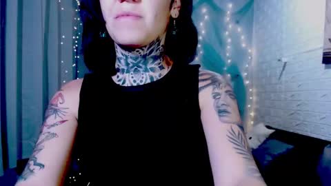 Snapshot of lannie_gonzales chatting on 03-26-26, 11:10 LANNIE online show from 03-26-26, 11:10