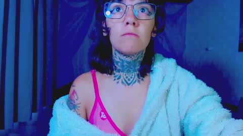 Snapshot of lannie_gonzales chatting on 04-10-26, 12:21 LANNIE online show from 04-10-26, 12:21