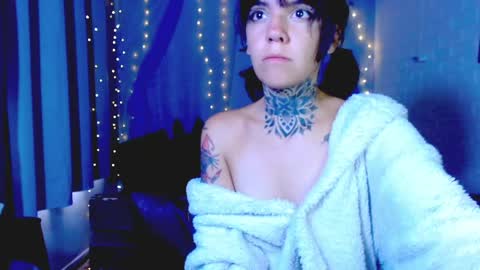 Snapshot of lannie_gonzales chatting on 04-12-26, 03:28 LANNIE online show from 04-12-26, 03:28