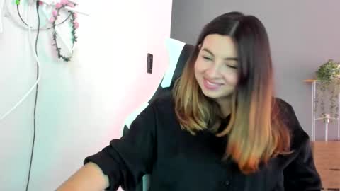 Lara online show from 05-26-26, 08:16
