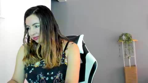 Lara online show from 05-30-26, 07:44