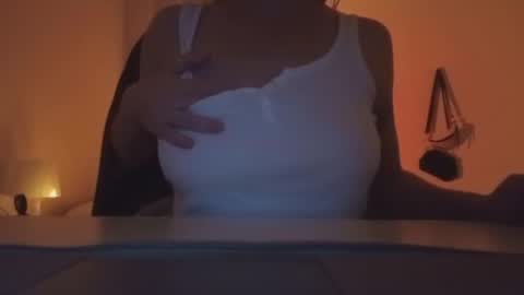 larafox22 online show from 04-22-26, 05:47