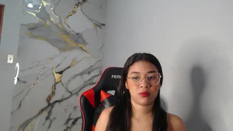 Snapshot of laralmanza chatting on 03-23-26, 12:31 laralmanza online show from 03-23-26, 12:31