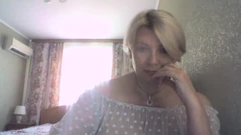 Snapshot of laramrs chatting on 06-19-26, 04:00 laramrs online show from 06-19-26, 04:00