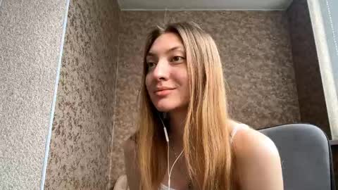 Snapshot of lareebuggie chatting on 06-08-26, 07:09 Eva online show from 06-08-26, 07:09
