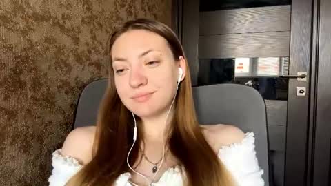 Snapshot of lareebuggie chatting on 07-04-26, 07:03 Eva online show from 07-04-26, 07:03
