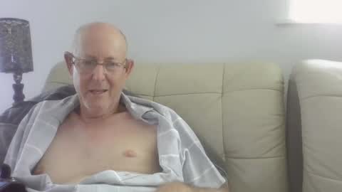 largerthan-   say hi on entry online show from 03-11-26, 05:02