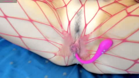 Larissa online show from 11-12-25, 01:22