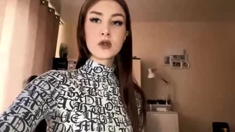 Sara online show from 04-21-26, 08:20