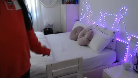 Auri online show from 05-19-26, 09:37