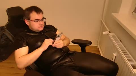 latexboy893 online show from 02-27-26, 09:04