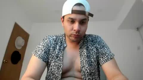 Snapshot of latin_boy_surprise chatting on 07-12-26, 01:07 Yisus online show from 07-12-26, 01:07