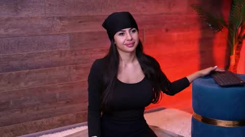 Latina online show from 12-20-25, 05:42