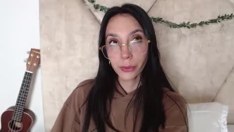 Laura online show from 05-15-26, 03:46