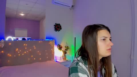 Snapshot of laura__leee chatting on 01-18-26, 06:17 Laura online show from 01-18-26, 06:17