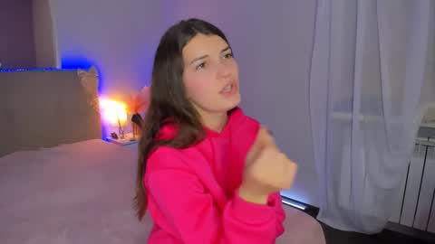 Snapshot of laura__leee chatting on 02-12-26, 07:03 Laura online show from 02-12-26, 07:03