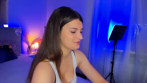 Snapshot of laura__leee chatting on 06-14-26, 04:58 Laura online show from 06-14-26, 04:58