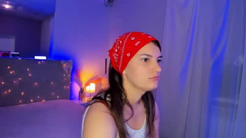 Snapshot of laura__leee chatting on 06-16-26, 04:48 Laura online show from 06-16-26, 04:48