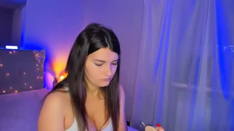 Snapshot of laura__leee chatting on 06-21-26, 05:10 Laura online show from 06-21-26, 05:10