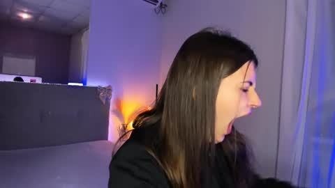 Snapshot of laura__leee chatting on 07-08-26, 05:01 Laura online show from 07-08-26, 05:01