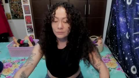 Snapshot of laura_anal_ chatting on 04-29-26, 05:06 Wen online show from 04-29-26, 05:06