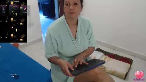 laura_foxx2379 online show from 01-18-26, 08:34