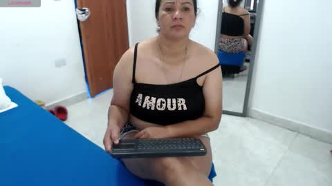 laura_foxx2379 online show from 04-15-26, 09:37