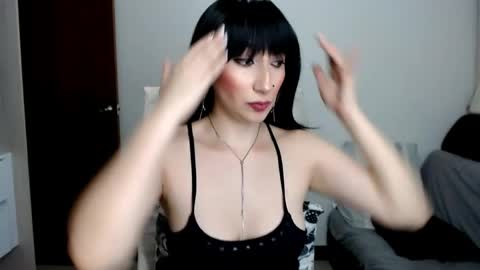 Laura online show from 04-10-26, 01:11