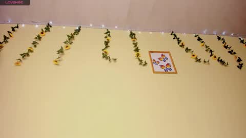 Snapshot of laura_summer chatting on 09-10-25, 02:22 laura_summer online show from 09-10-25, 02:22