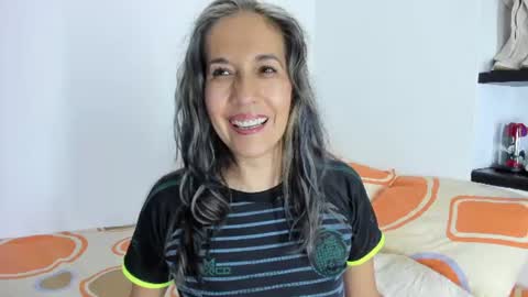 Laura online show from 06-19-26, 12:15