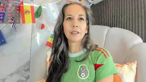 Laura online show from 06-25-26, 01:05