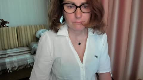 Lauraoven1 online show from 05-19-26, 12:33