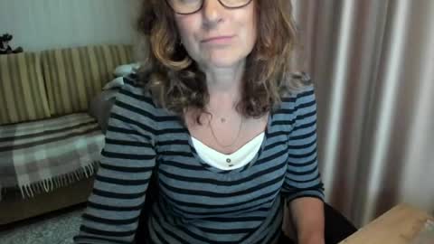 Lauraoven1 online show from 07-06-26, 03:03
