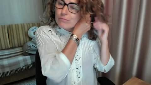 Lauraoven1 online show from 07-12-26, 12:51