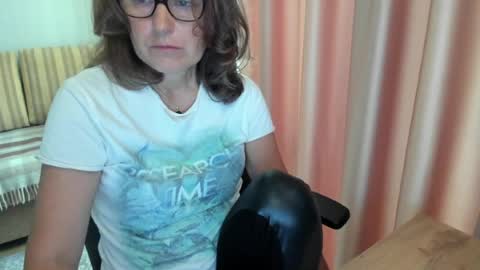 Lauraoven1 online show from 07-15-26, 06:51