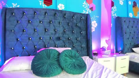 Laura online show from 05-09-26, 12:21