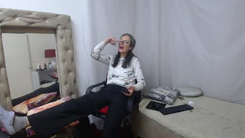 Snapshot of laurasofia45 chatting on 04-10-26, 12:38 Laura Sofia online show from 04-10-26, 12:38