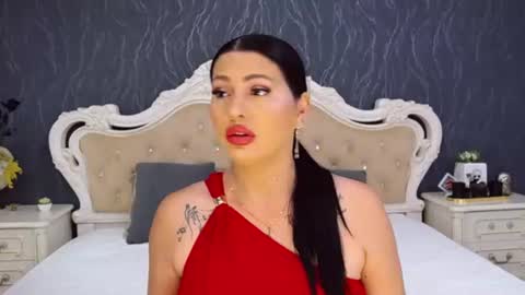 Snapshot of laurenjenssen chatting on 06-19-26, 11:47 Laura online show from 06-19-26, 11:47