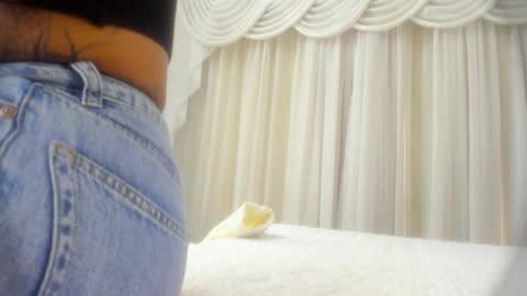 Lauren Saenz online show from 09-13-25, 12:05