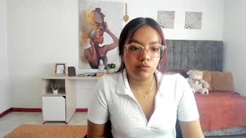 lauu7 online show from 06-18-26, 01:48